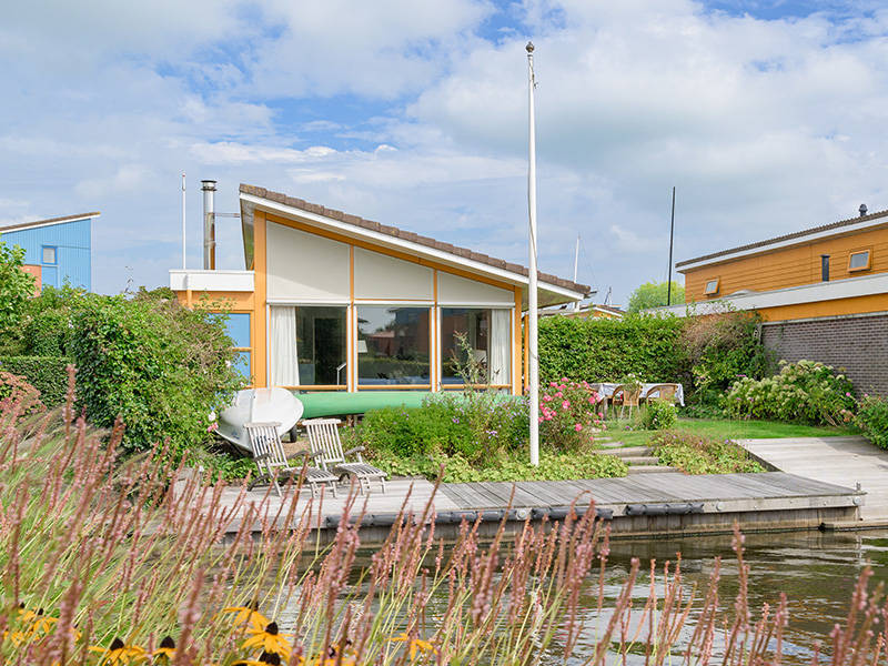 Vakantiehuis Friesland met boot reserveren