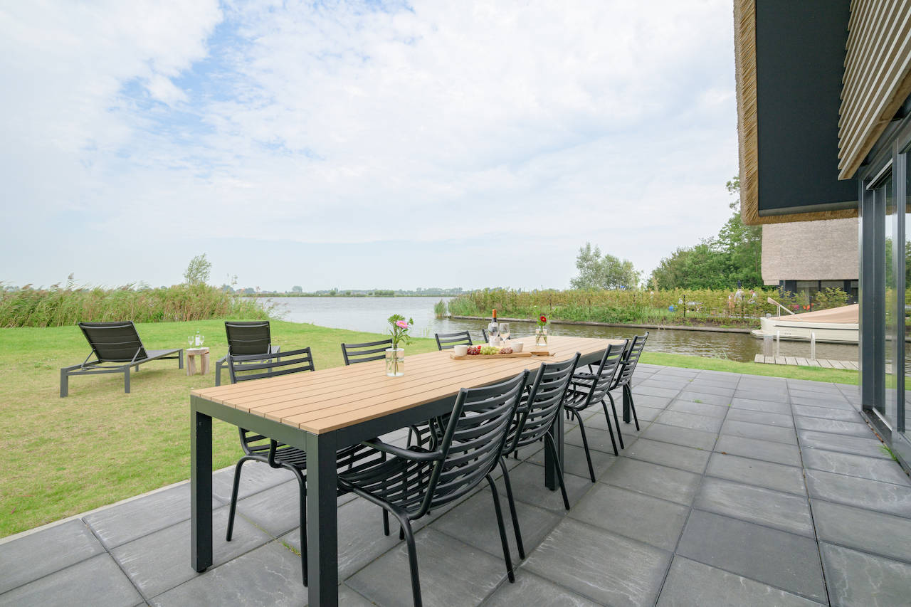 Watervilla Meerzicht Heeg [Friesland] Aan Het Water